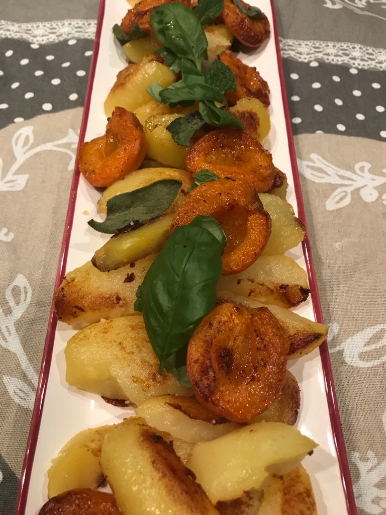 Bratkartoffeln mit scharfen Salbei-Aprikosen – Das große Carolinarikum