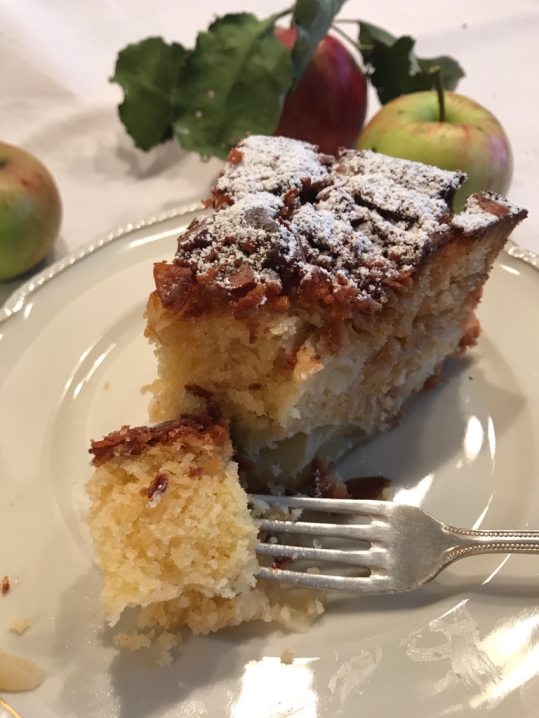 Apfelkuchen mit Mandelkruste – Das große Carolinarikum