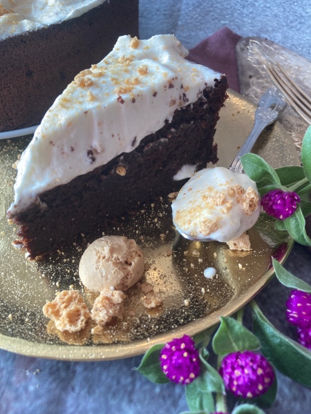 Göttlicher Schokoladenkuchen mit Amaretto-Sahne – Das große Carolinarikum